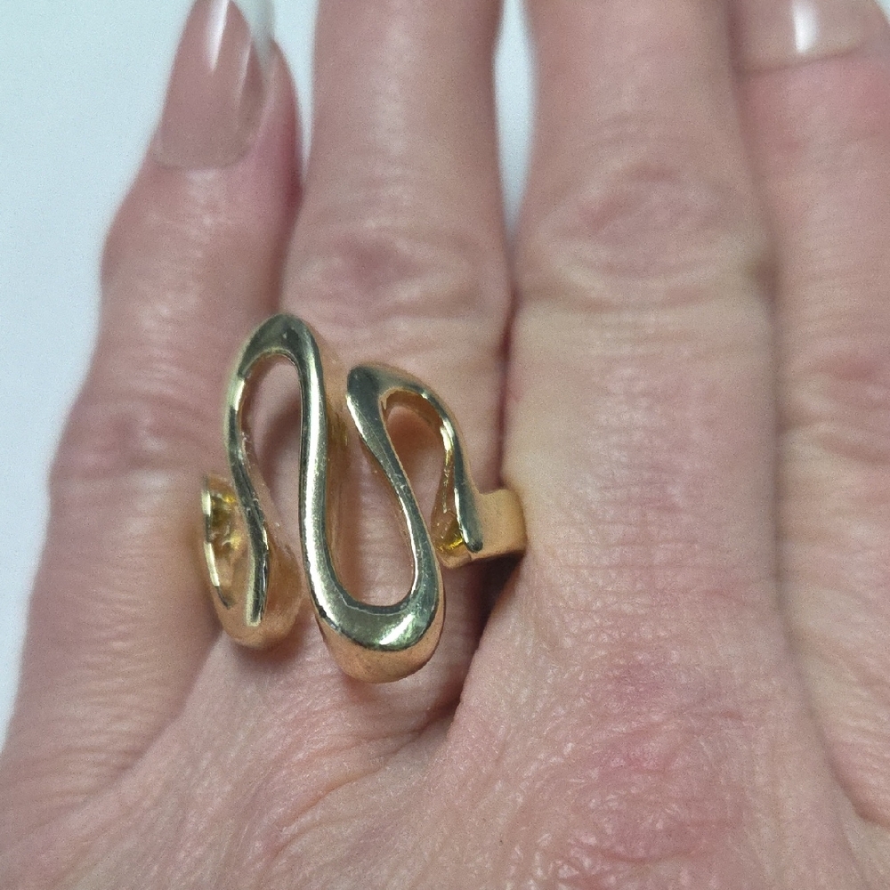 Elegant‎ Gold-Tone Wave Ring